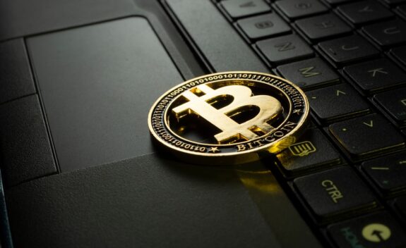 Sikkerhet i Kryptovaluta: Beskytt Deg Selv på Nettet