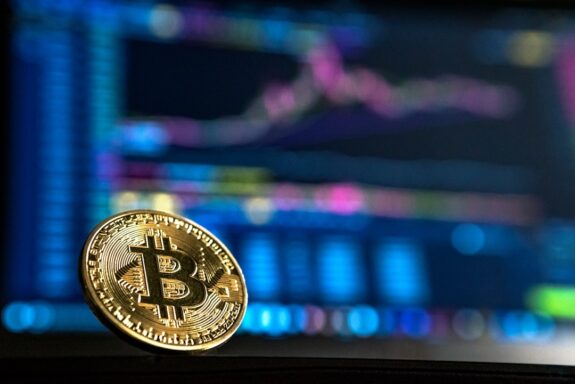 Viktig informasjon om kryptovalutaer: Vår omfattende vurdering